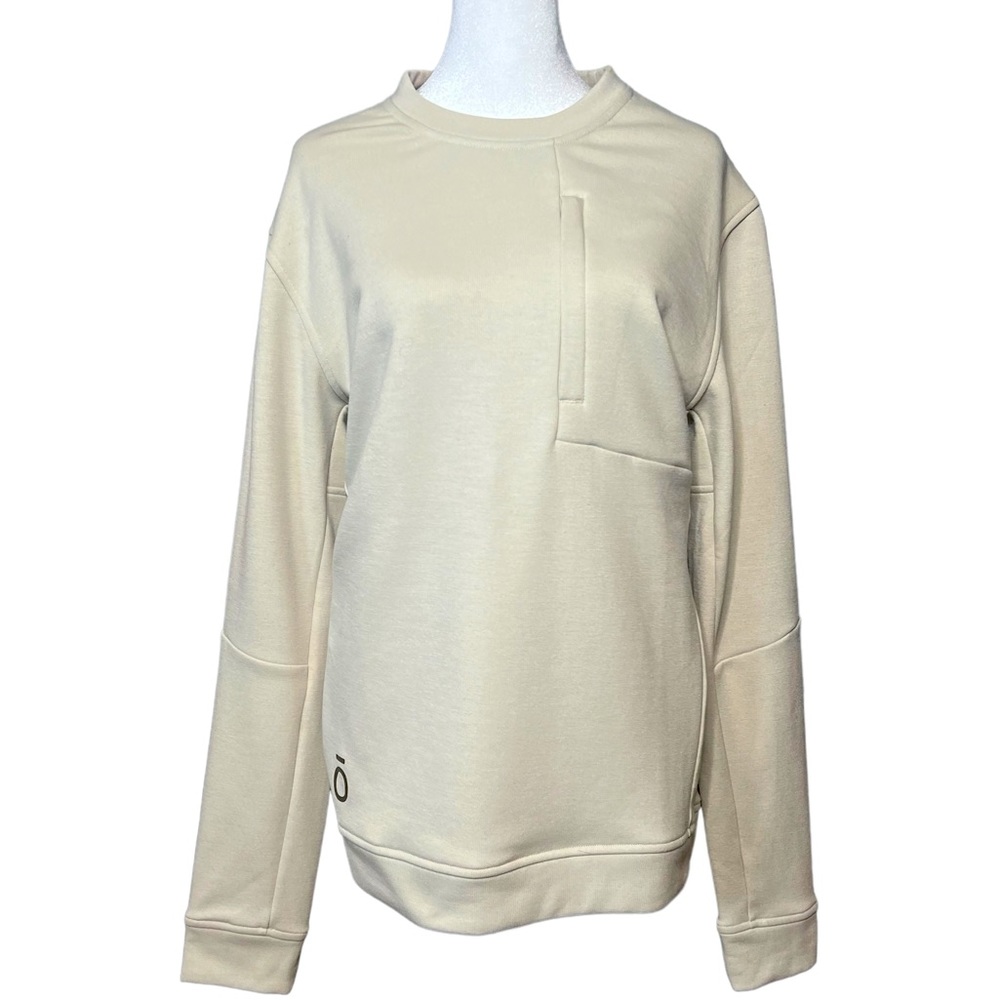 Women’s DoterrA Cream Pullover Sweater with front Pocket. Size Medium